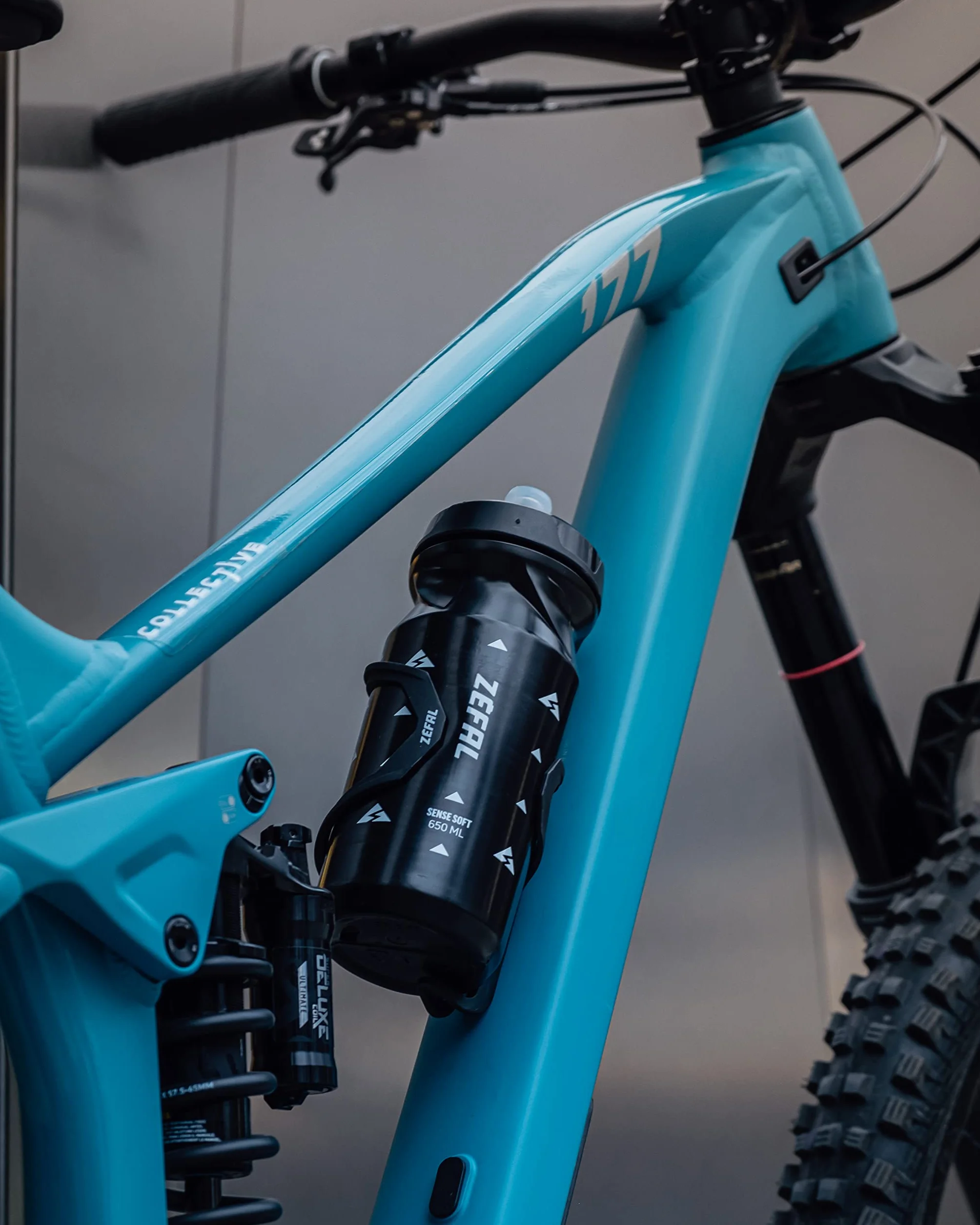 ZEFAL Sense Soft 65 Bidon rowerowy i MTB - miękka i bezzapachowa sportowa butelka na wodę - kanister na wodę bez BPA - silikonowy smoczek - półprzezroczysty niebieski, 650ML